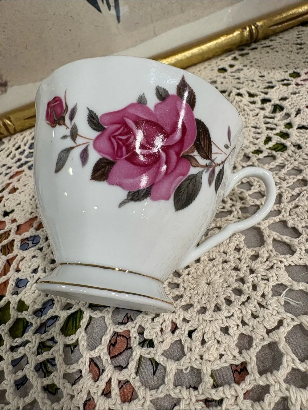 VTG Mismatched Tea Cups Lot of 4 Pink Rose Floral China Party Decor No Saucers